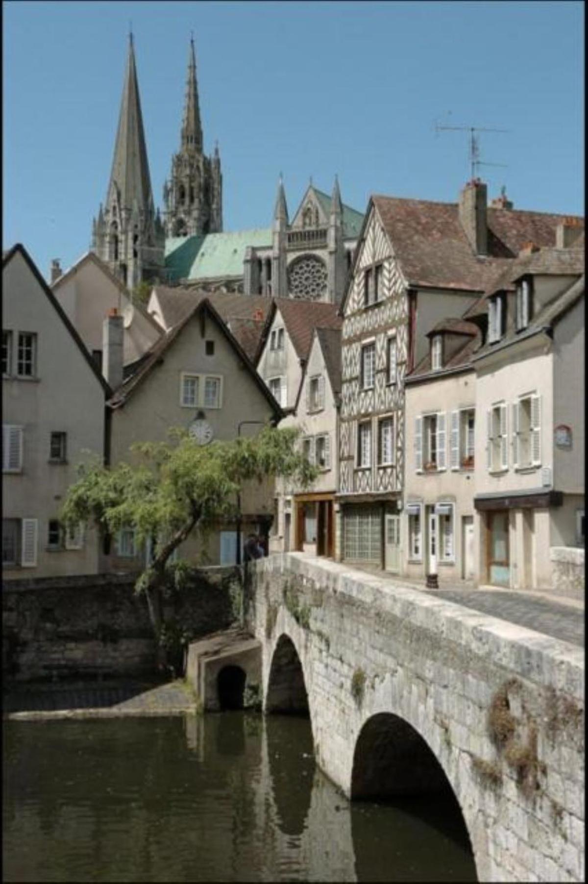 B&B Hotel Chartres Centre Cathedrale 3 Etoiles Exterior photo